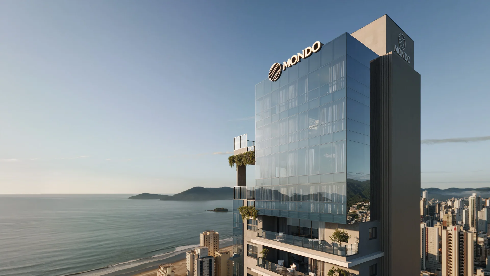Coroamento da torre do Toscano Residenze com vista para o mar